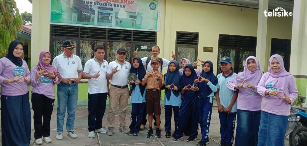 Pelajar SMPN 4 Raha Olah Sampah jadi Paving Block dan Pupuk Kompos