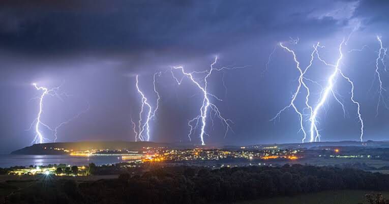 Begini Proses Terjadinya Petir, Fenomena yang Terjadi Saat Hujan Lebat