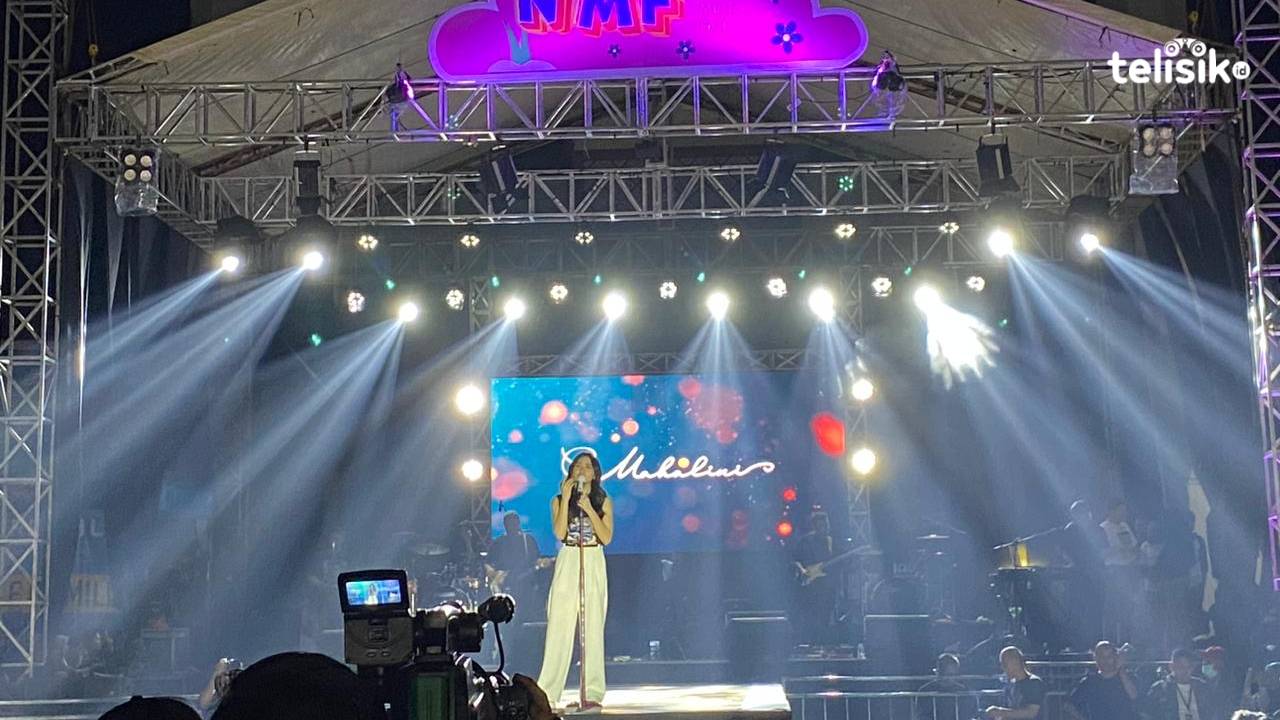 Didominasi Perempuan, Penonton Konser Mahalini Larut dalam Kesyahduan
