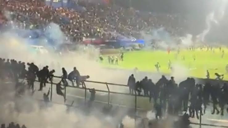 Gas Air Mata di Stadion Kanjuruhan Langgar Aturan FIFA