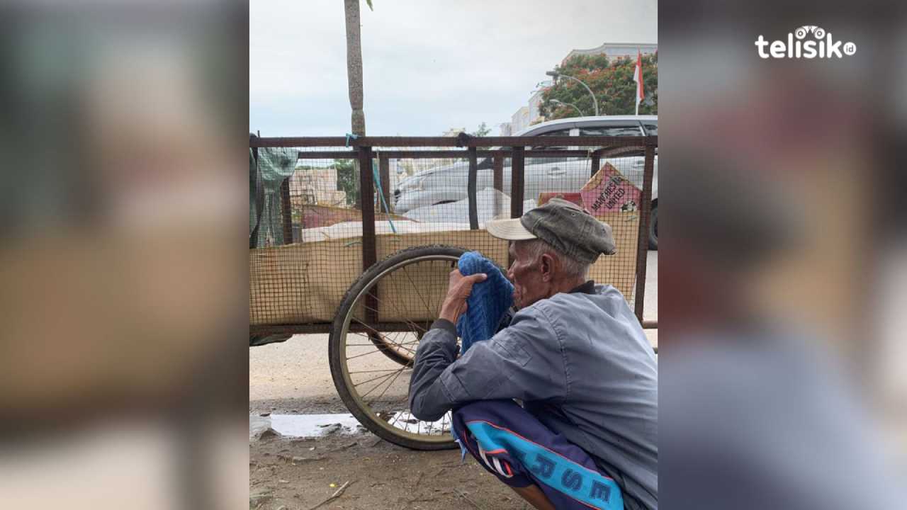 Kakek 80 Tahun yang Bertahan Hidup dengan Memulung