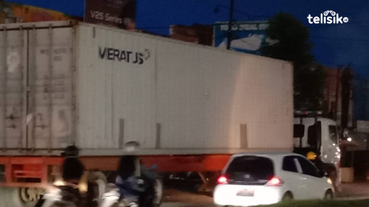 Mobil Kontainer Kait Kabel PLN, Listrik Area UHO Padam