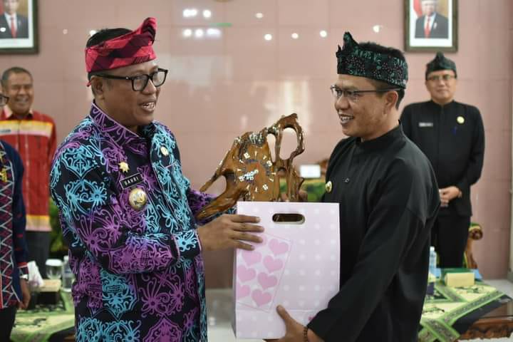 Muna Barat dan Bandung Teken Kerjasama Berbasis Elektronik