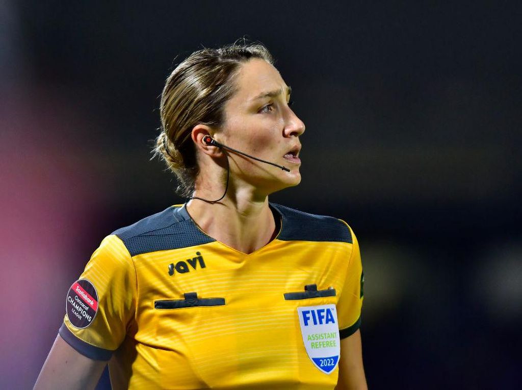 Deretan Wasit Paling Cantik di Piala Dunia 2022 Qatar