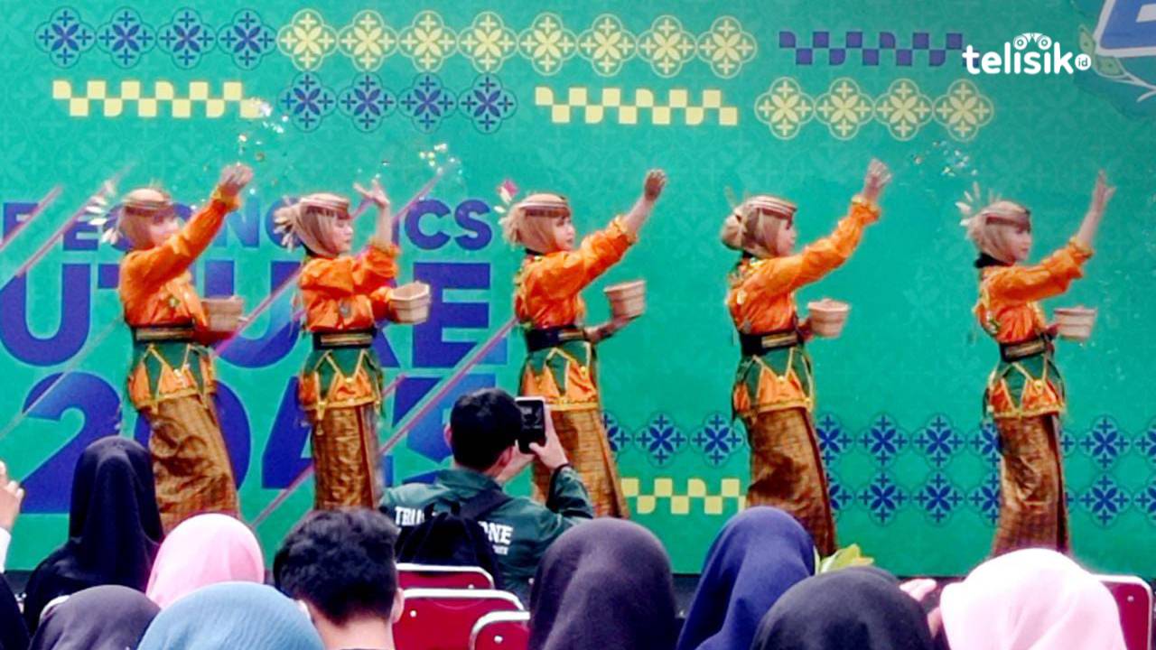 Tarian Khas Tolaki Awali Pembukaan Economic Festival Expo UHO
