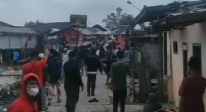 Bentrok di Kota Medan Rusak Rumah Warga