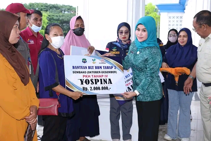 BLT PKH, BBM dan KUBE di Bombana Mulai Disalurkan pada Ribuan Penerima