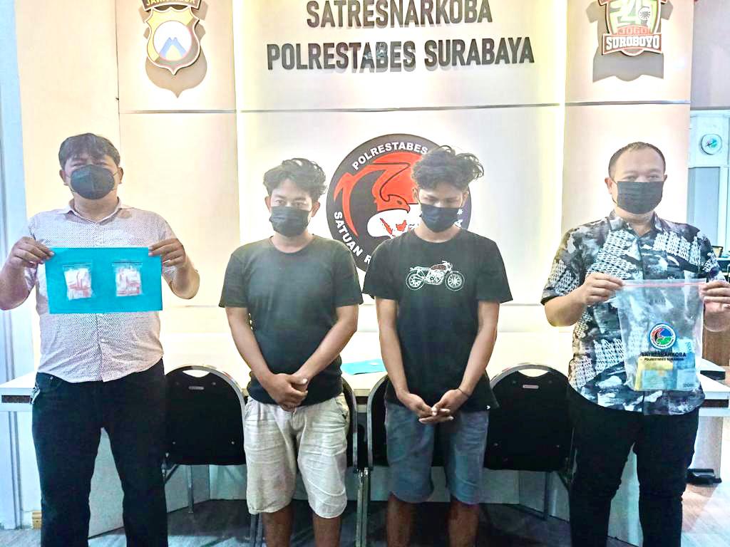 Dua Pengedar di Surabaya Simpan Ratusan Sabu Siap Edar