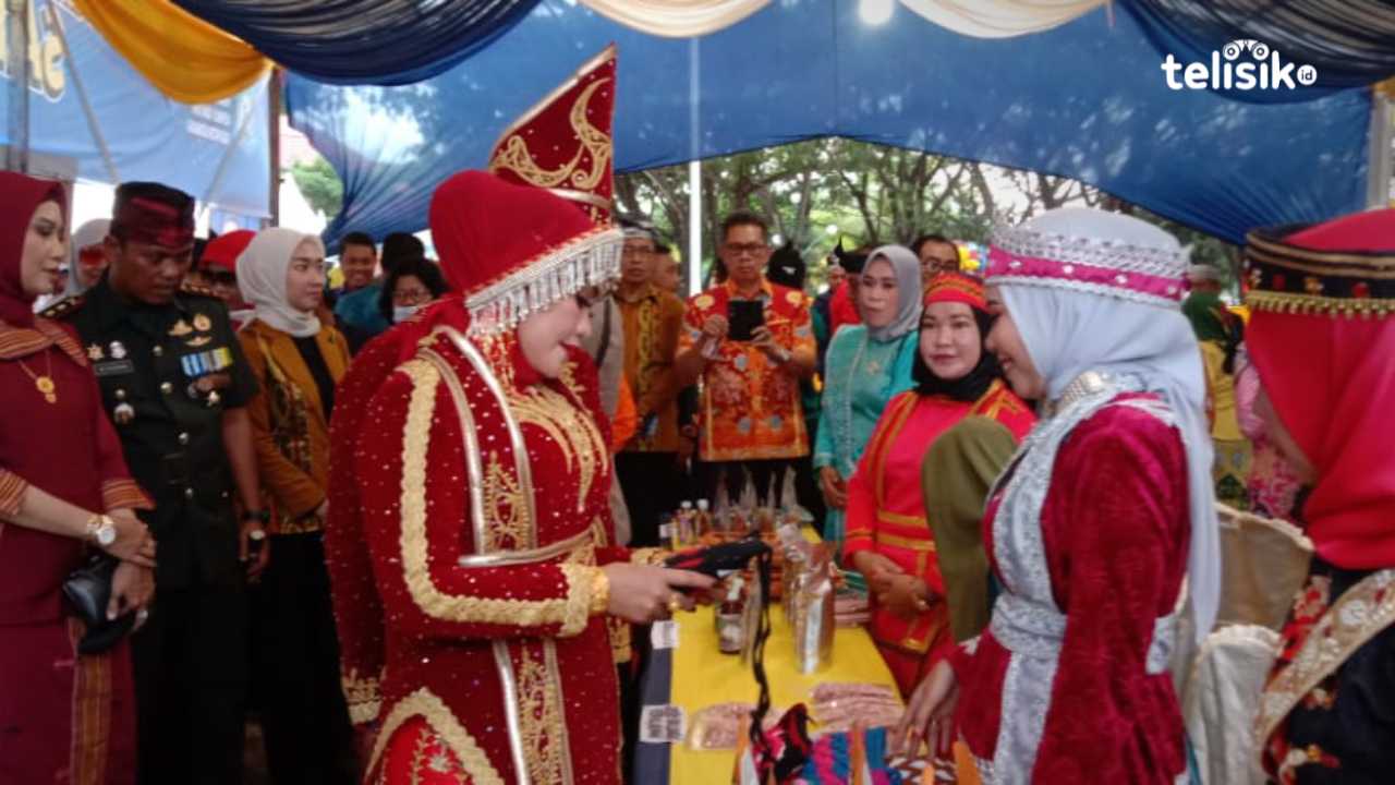 Hasil Produk Lokal Seluruh Desa Dijajakan di HUT Kabupaten Bombana ke-19