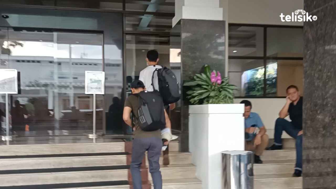 KPK Geledah Kantor Gubernur Jawa Timur Cari Bukti Kasus Wakil Ketua DPRD