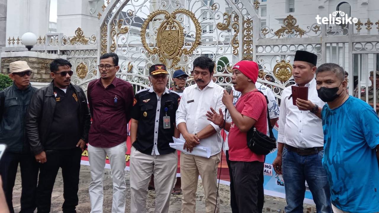 Massa Desak KPK Periksa Pejabat Soal Proyek Multi Years Diduga Tak Berpayung Hukum