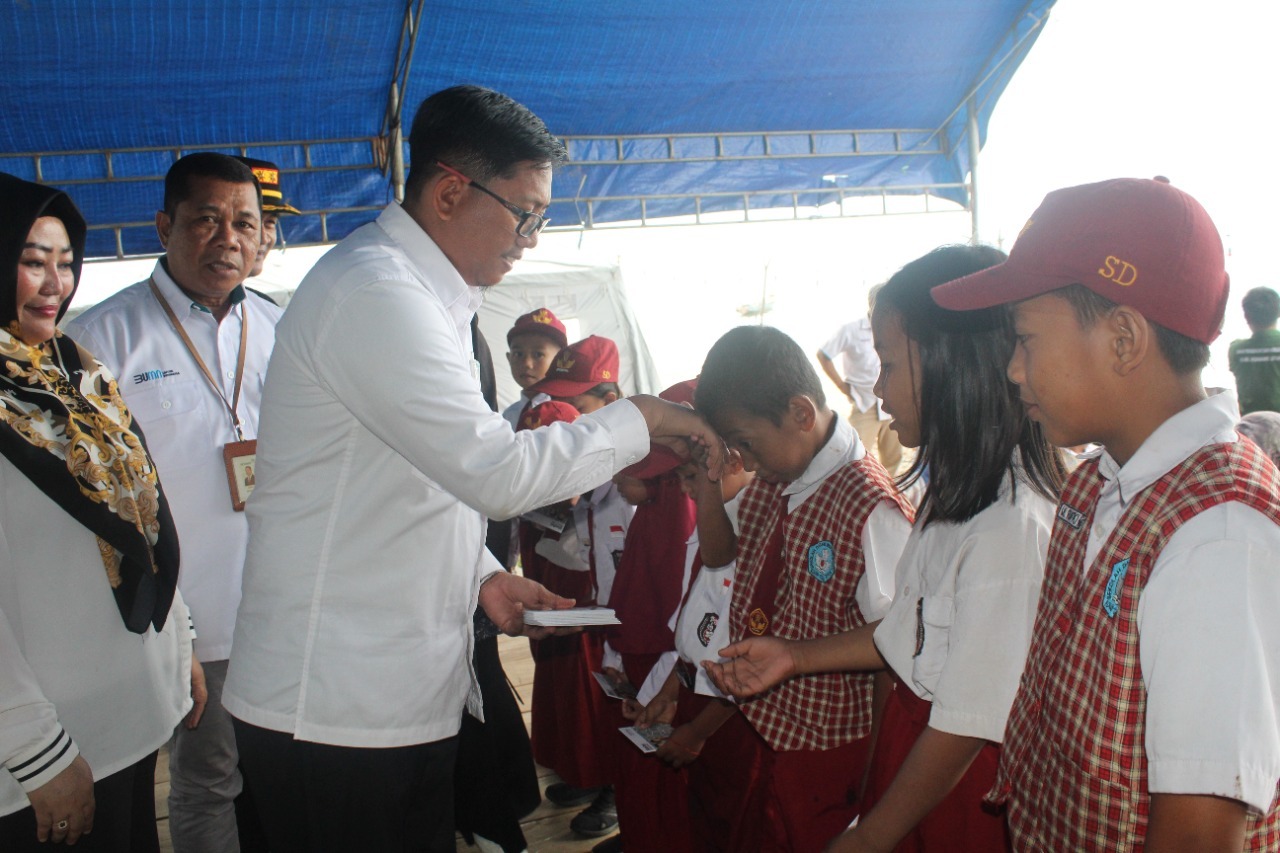 Puluhan Sekolah di Konawe Utara Dapat Beasiswa