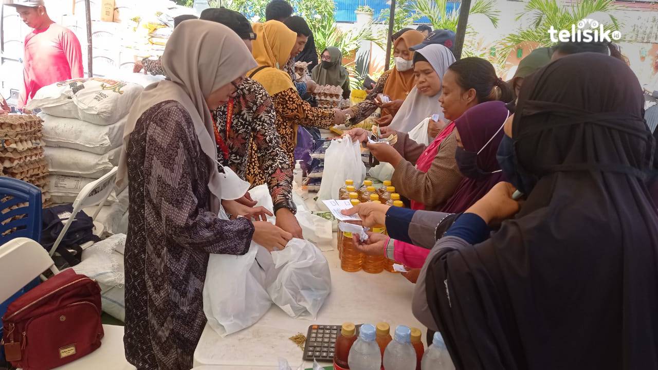 Warga Serbu Pasar Murah di Hari Terakhir