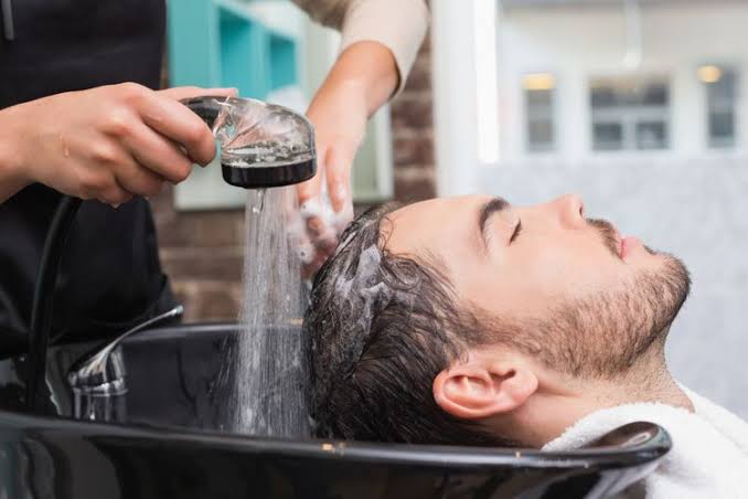 3 Tips Keramas yang Baik untuk Kesehatan Rambut