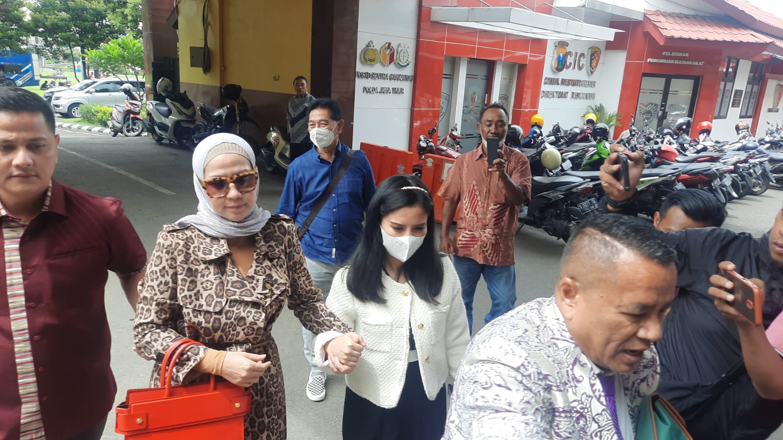 Artis Venna Melinda Bakal Laporkan Ferry Irawan jika Nekat Bongkar Aib Keluarga