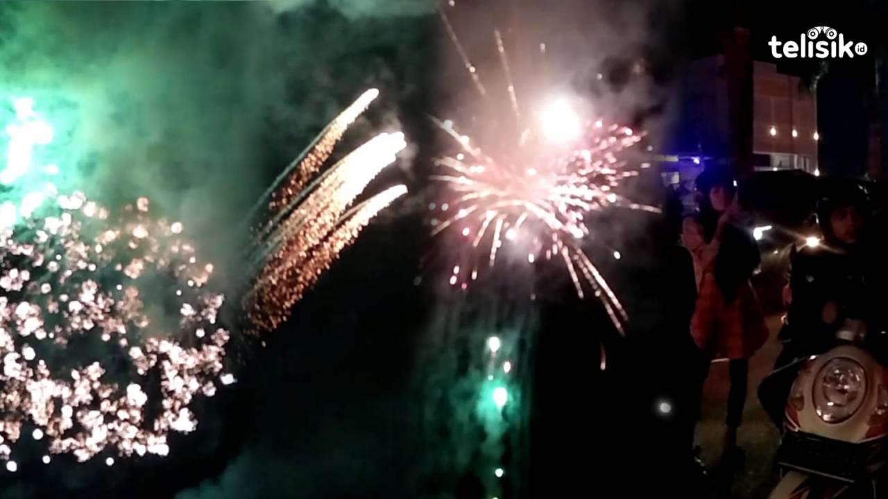 Masyarakat Padati Pesta Kembang Api Giona Nur Alam