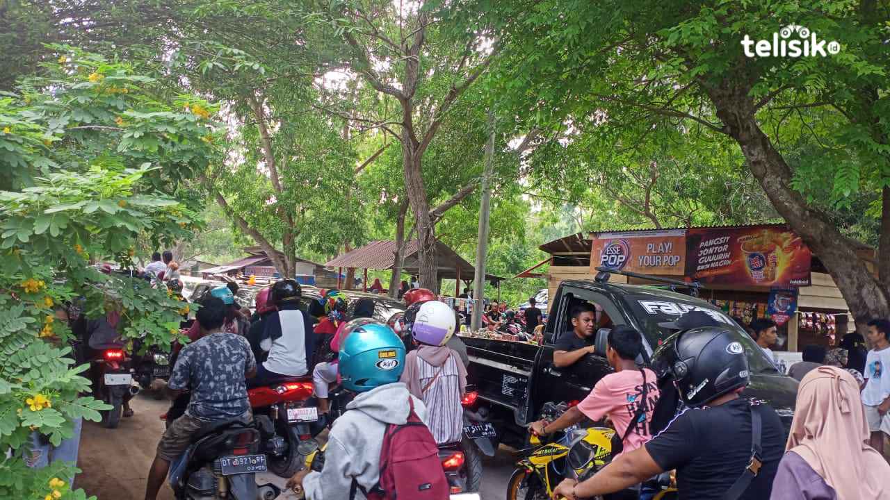 Pengunjung Pantai Toronipa Membludak Meski Sempat Diduga Marak Pungli