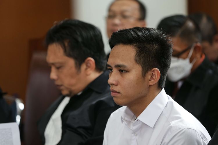 Tangis Haru Bharada E Dituntut 12 Tahun Penjara Walau Sudah Dimaafkan Keluarga Brigadir J