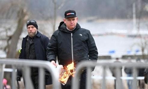 Viral: Pembakaran Al-Qur'an di Swedia Dikecam