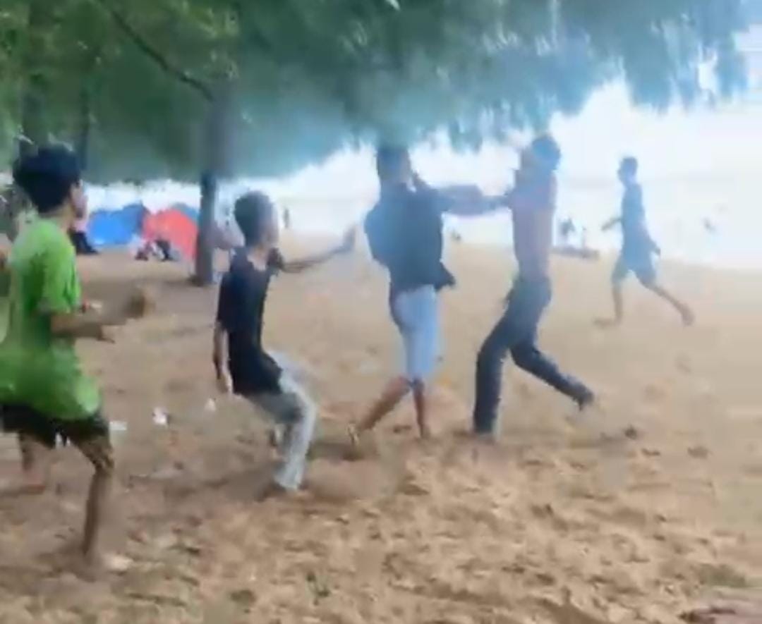 Dua Kelompok Wisatawan Terlibat Perkelahian di Pantai Toronipa