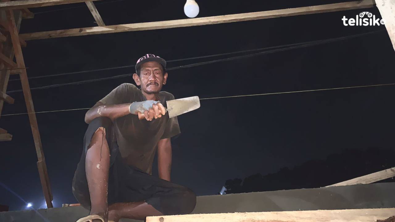 Foto Humanis: Tetap Bekerja di Malam Hari demi Nafkah Keluarga