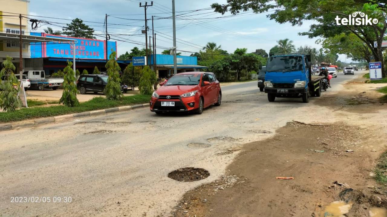 Jalan Brigjen Katamso Rusak Tuai Keresahan Warga