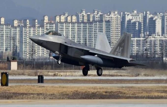 Jet Tempur F-22 AS Tembak Jatuh Benda Misterius di Langit Alaska