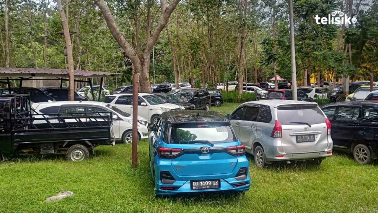 Kampus UHO Dipadati Kendaraan, Macet hingga 1 Kilometer