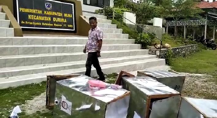 Oknum Satpol PP Muna Mengamuk Hambur Kotak Suara Pilkades