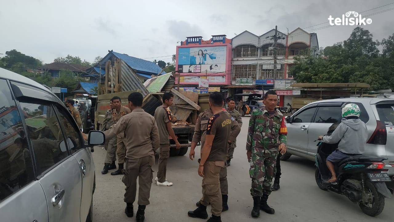 Puluhan Lapak PKL Dibongkar Pol PP
