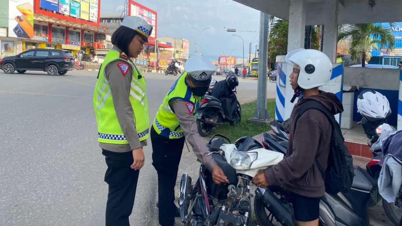 Puluhan Pelanggar Lalu Lintas di Kendari hanya Dapat Teguran Polisi