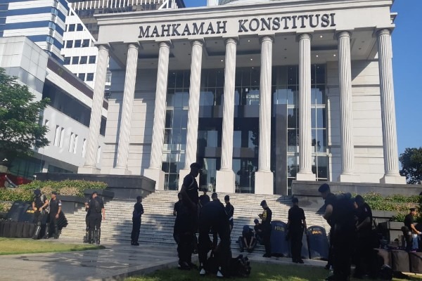 Seluruh Hakim MK Dipolisikan Atas Dugaan Pemalsuan Surat