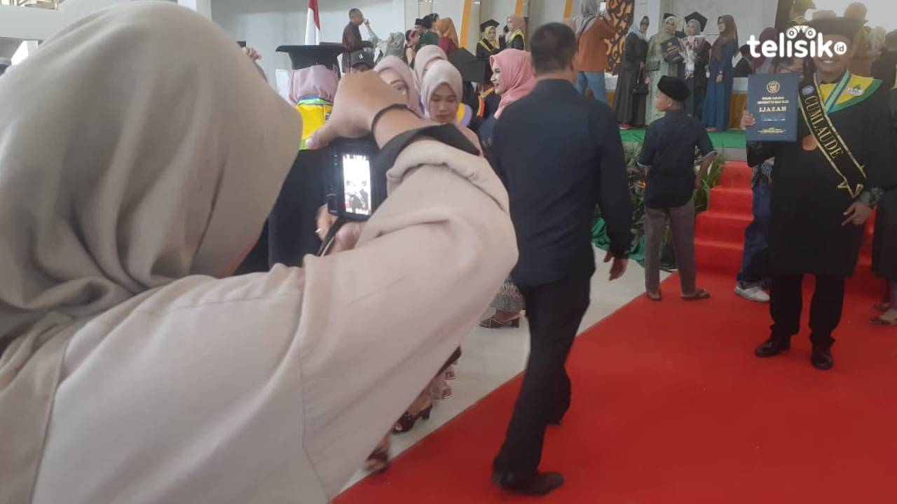 Wisuda UHO Kendari Ajang Mencari Cuan Photographer Freelancer