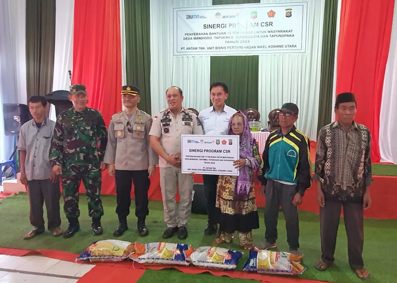 Ratusan Warga Konawe Utara Dapat Bantuan Beras