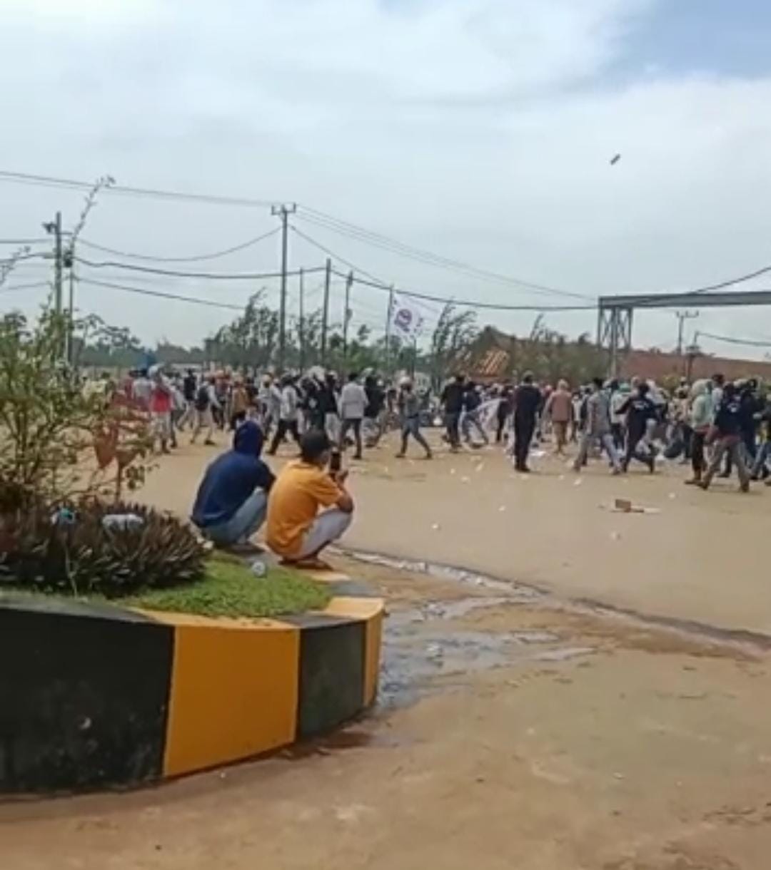 Aksi Mogok Kerja di Kawasan Industri Morosi Bentrok