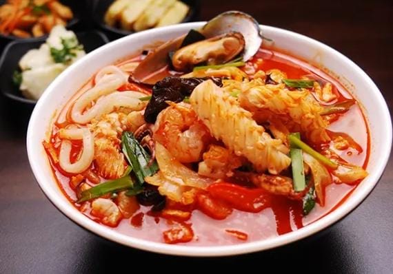 Anda Penderita GERD? Hindari Makanan Ini Selama Ramadan