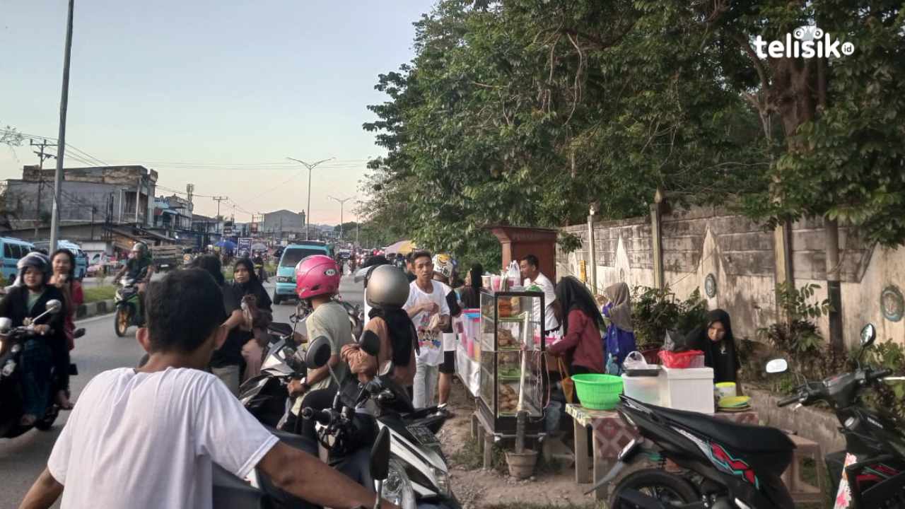 Berburu Takjil jadi Tradisi Saat Ramadan Tiba