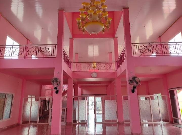 Masjid Haji Lajtinta Hidayatullah, Masjid Unik Berwarna Pink