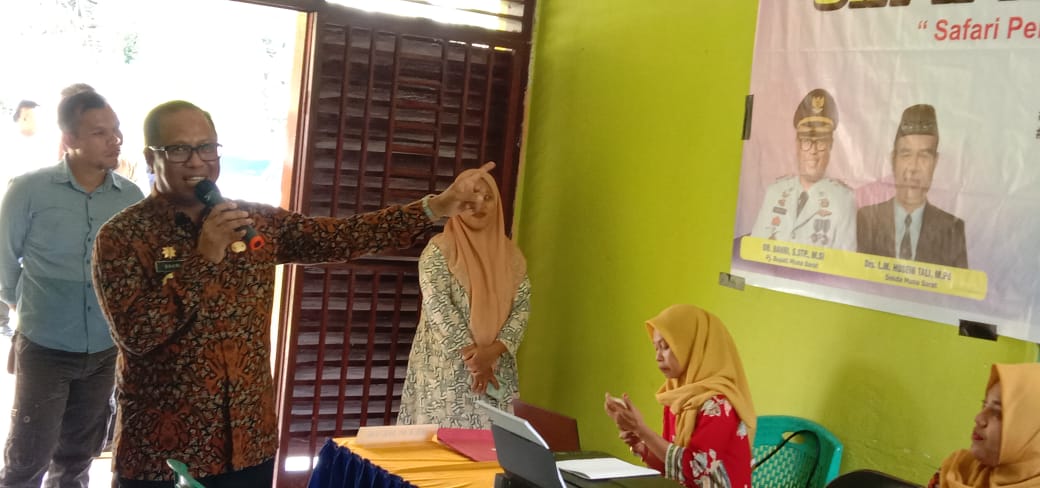 Pemerintah Daerah Tambah Penghasilan Guru di Muna Barat