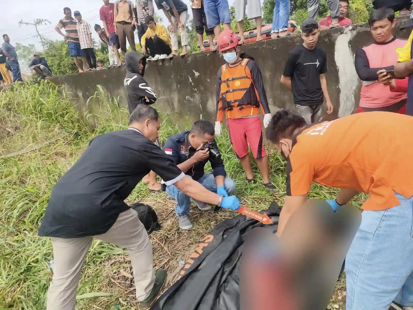 Remaja Putri Ini Ditemukan Tewas Mengapung di Sungai