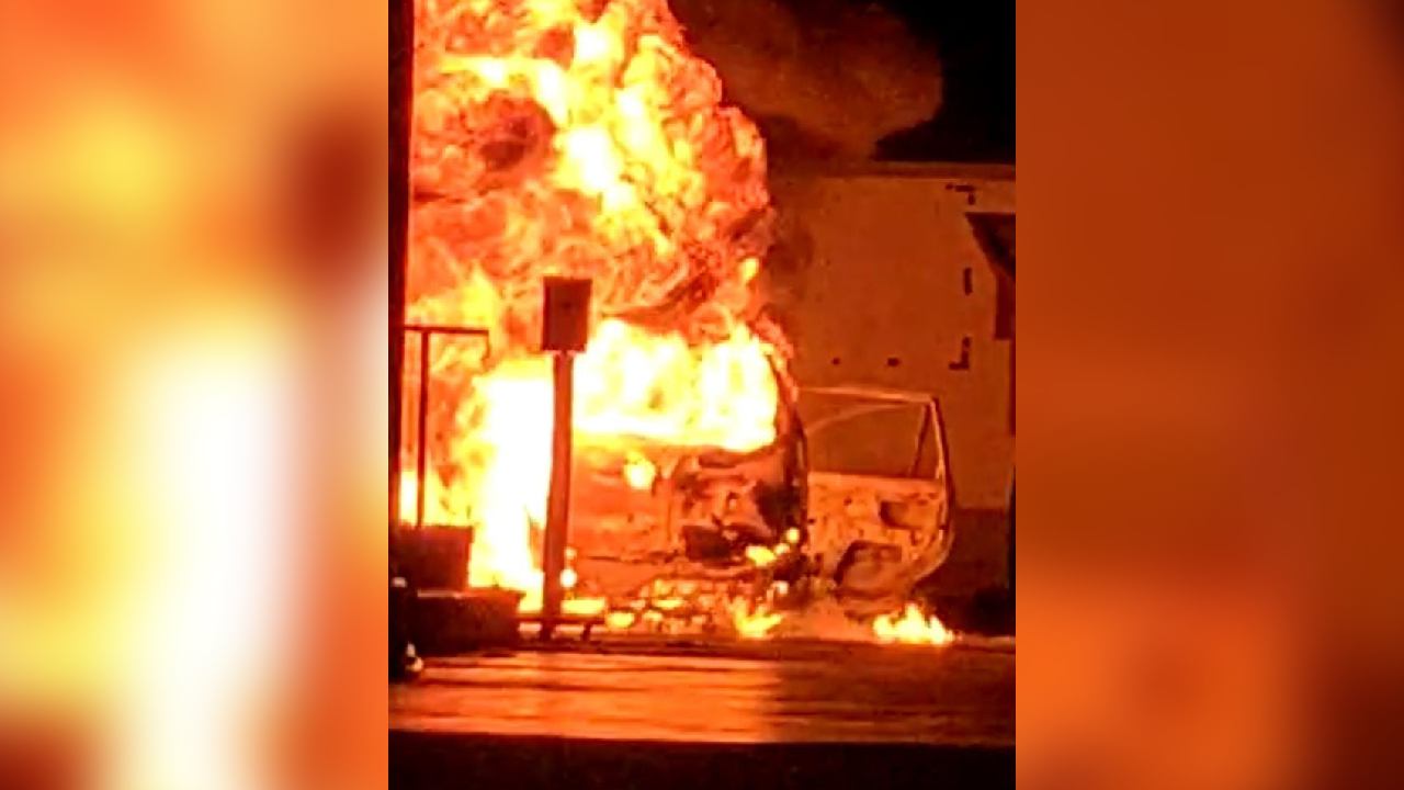Sebuah Mobil Avanza Terbakar di SPBU By Pass Kolaka