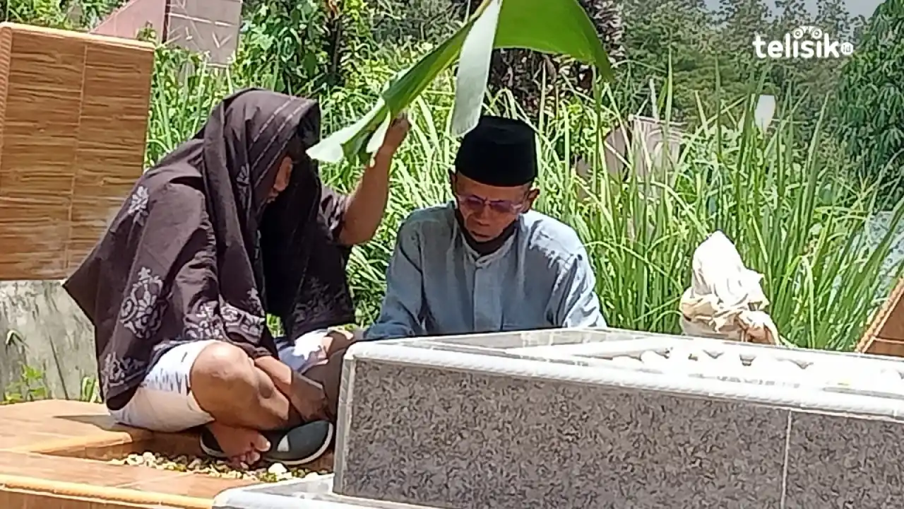 TPU Punggolaka Dipadati Peziarah Kubur Jelang Ramadan