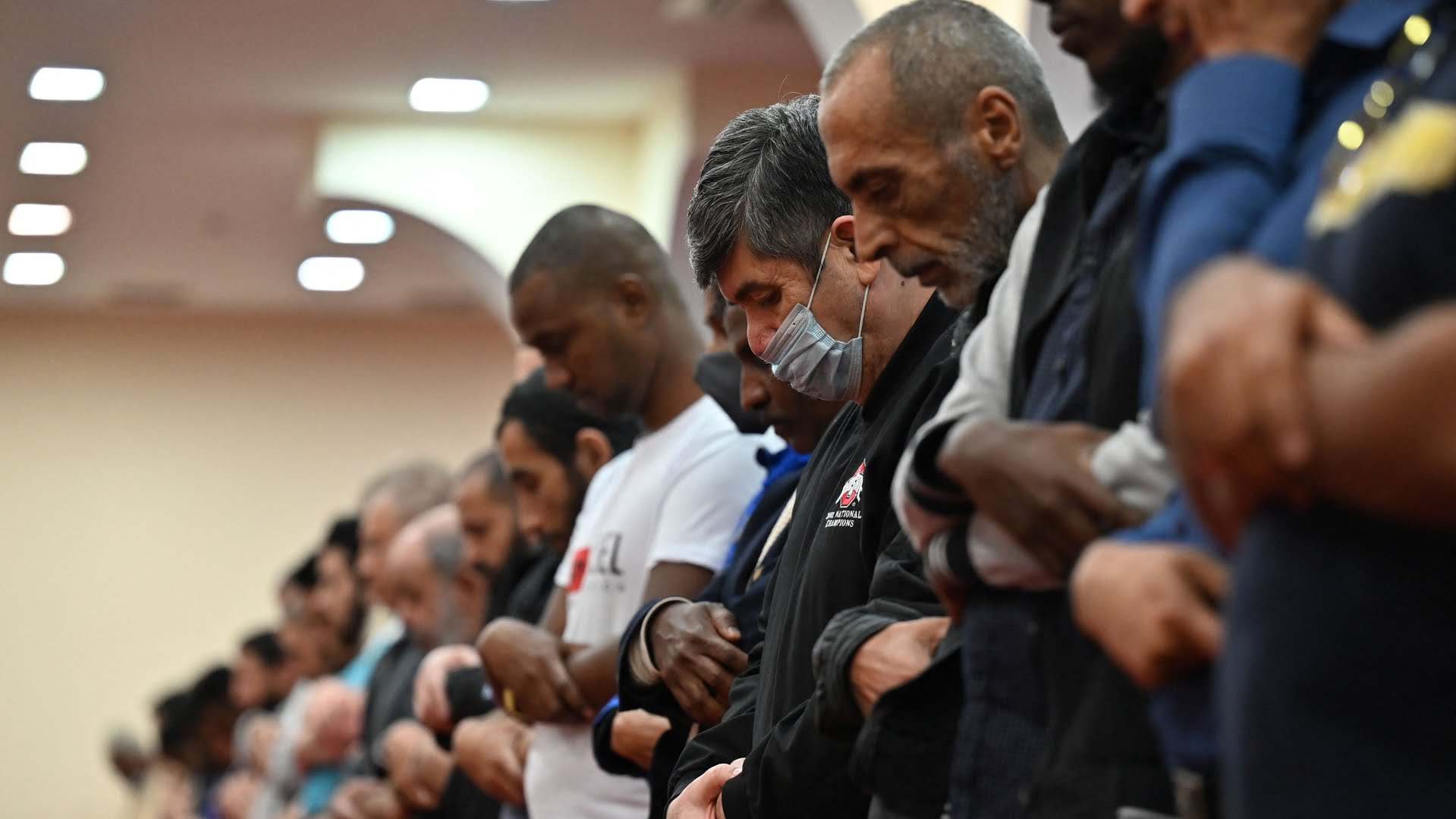 Warga Muslim Ukraina Tetap Puasa saat Perang, Berdoa Minta Masjid Tak Dihancurkan