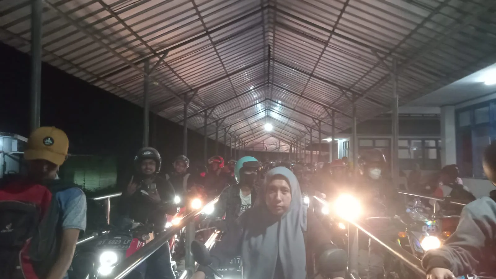 Pemudik Rela Menginap di Pelabuhan demi Lebaran di Kampung Halaman