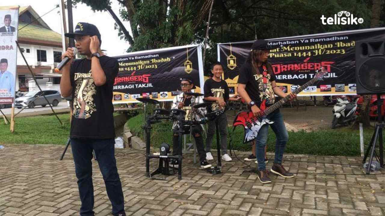 Cara Unik Berbagi Takjil Sambil Konser Ala Komunitas Drangers
