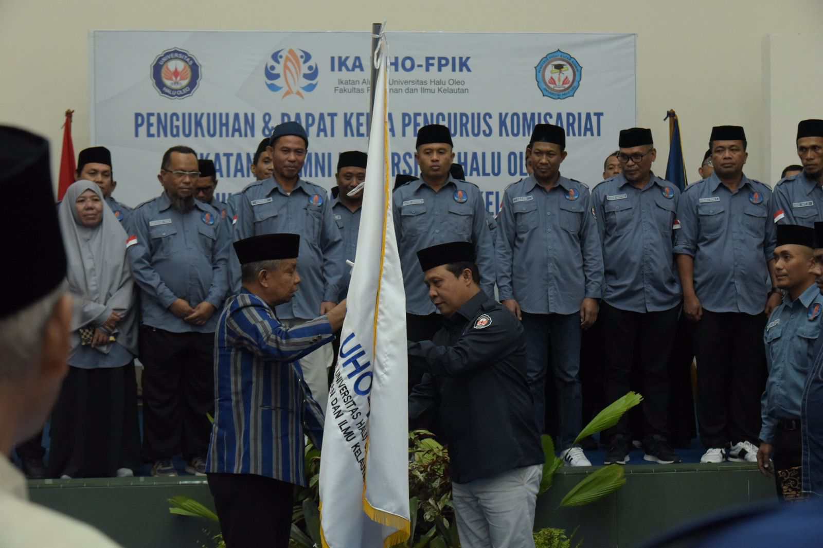 Dinakhodai Dirut Bank Sultra, Pengukuhan IKA FPIK UHO Dihadiri Banyak Pejabat