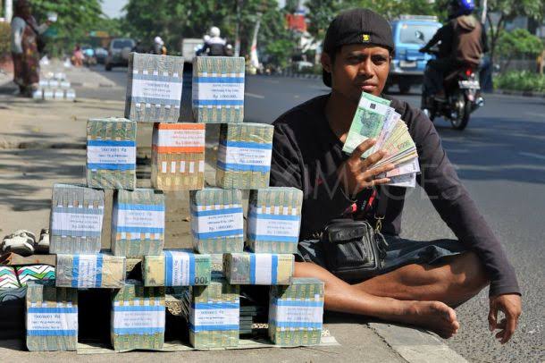 Hukum Tukar Uang Baru, Riba Bila Lakukan Ini