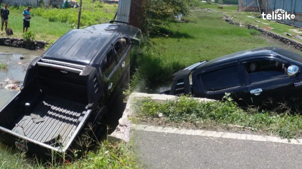 Mobil Hilux Terjun Bebas di Telaga Persawahan Reo-Kedindi