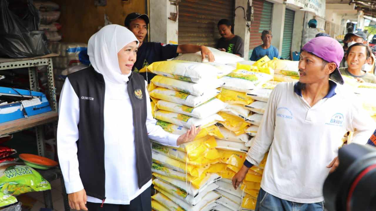 Ratusan Ribu Ton Beras Cadangan Digelontor ke Masyarakat Jawa Timur