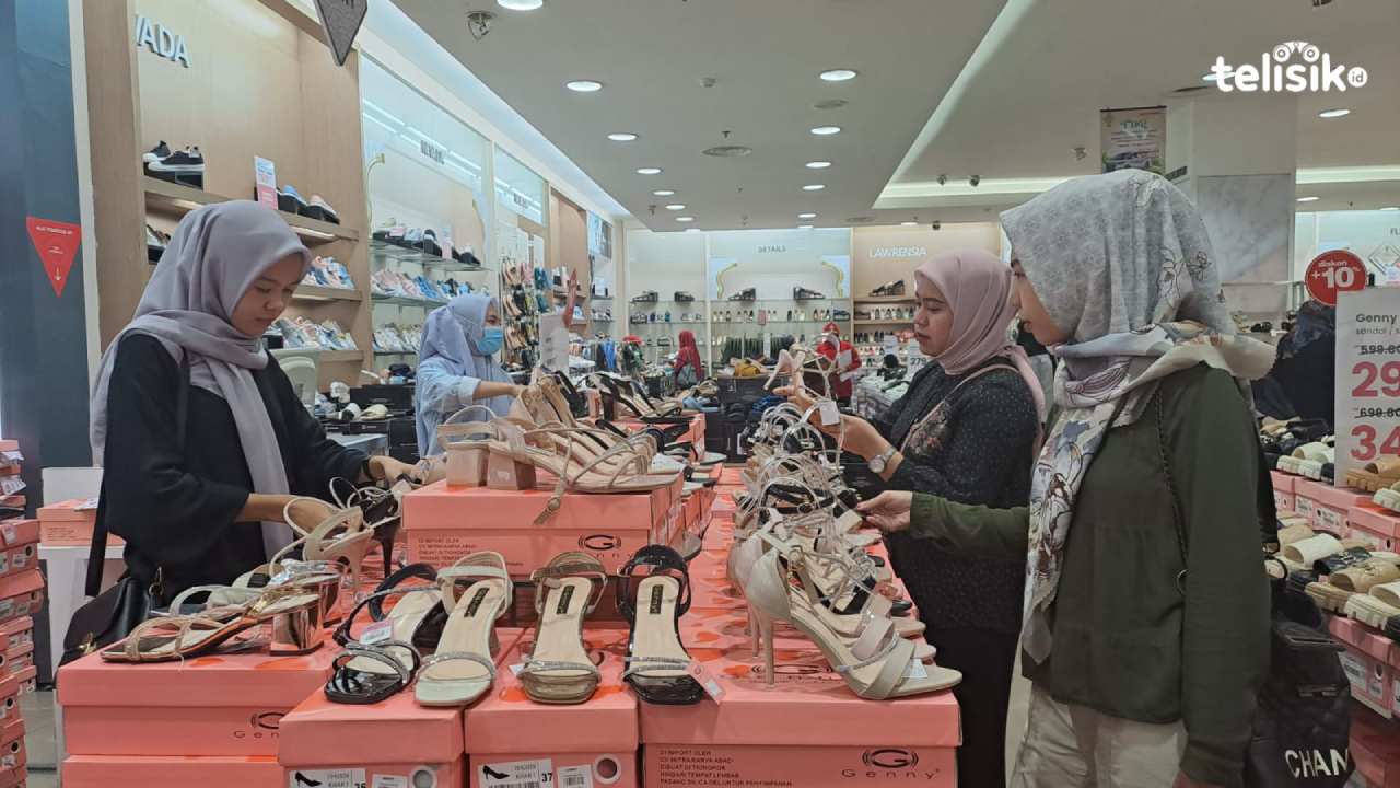Sandal Wedges Jadi Pilihan Wanita Saat Lebaran